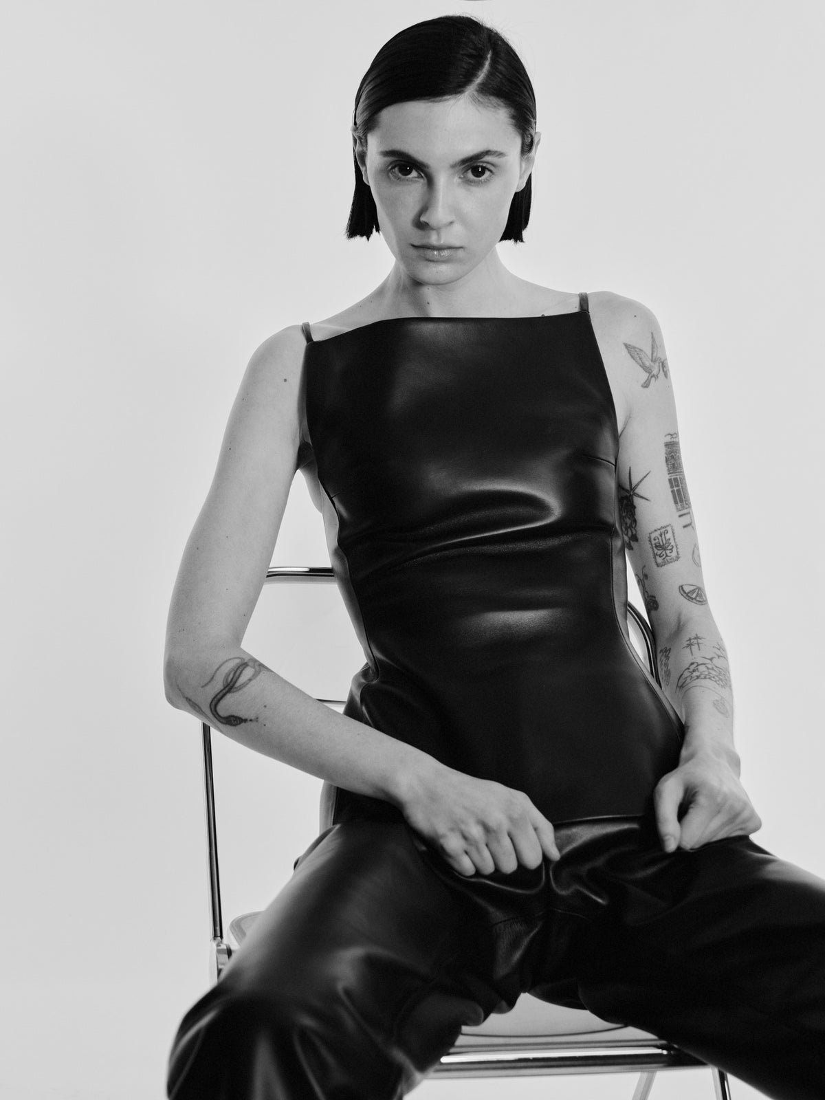 ALBA_BLACK_EDITORIAL