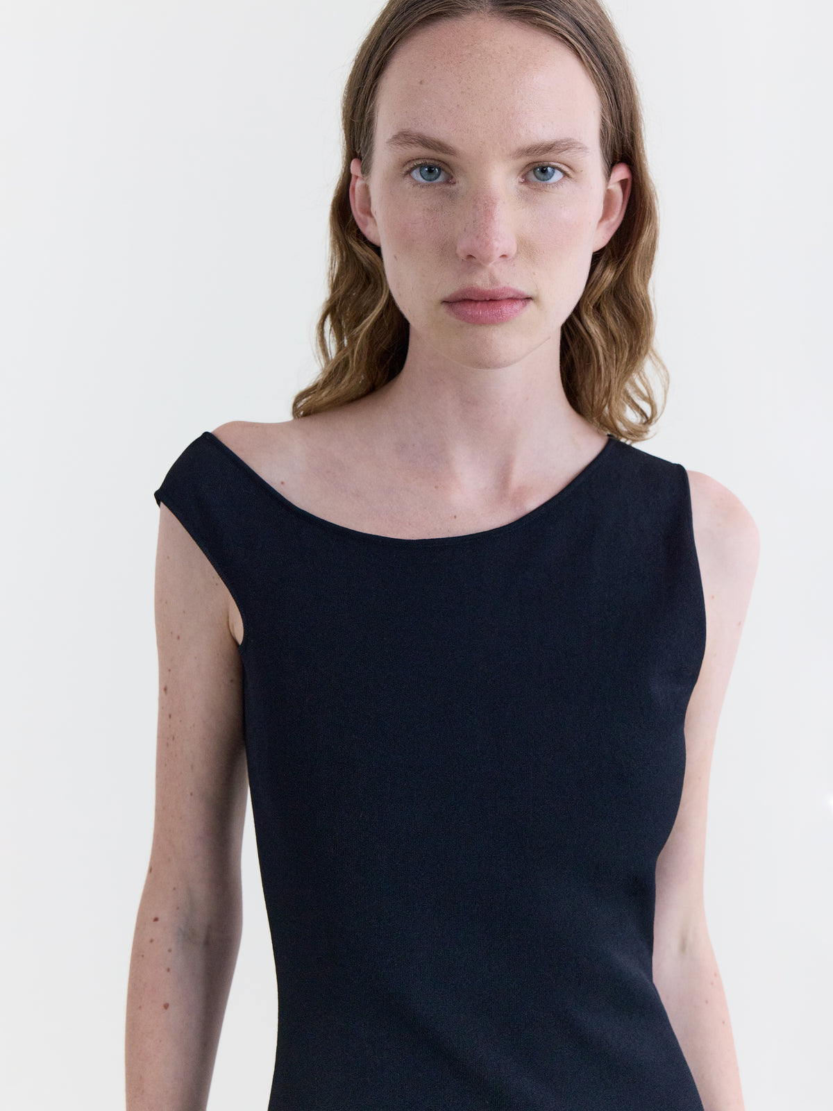 BEATRICE-DRESS_BLACK_FF00626-KN2601-001_DETAIL_1