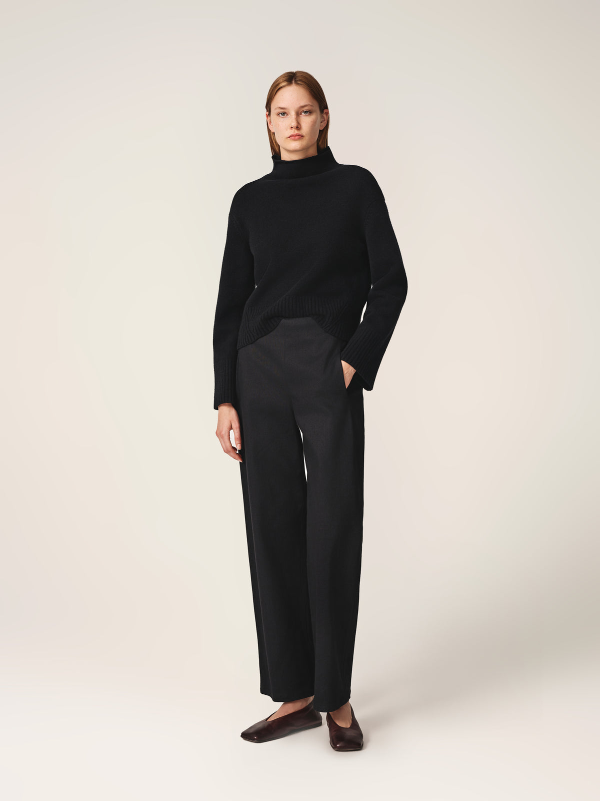 JAGGER Curved Pant in Black