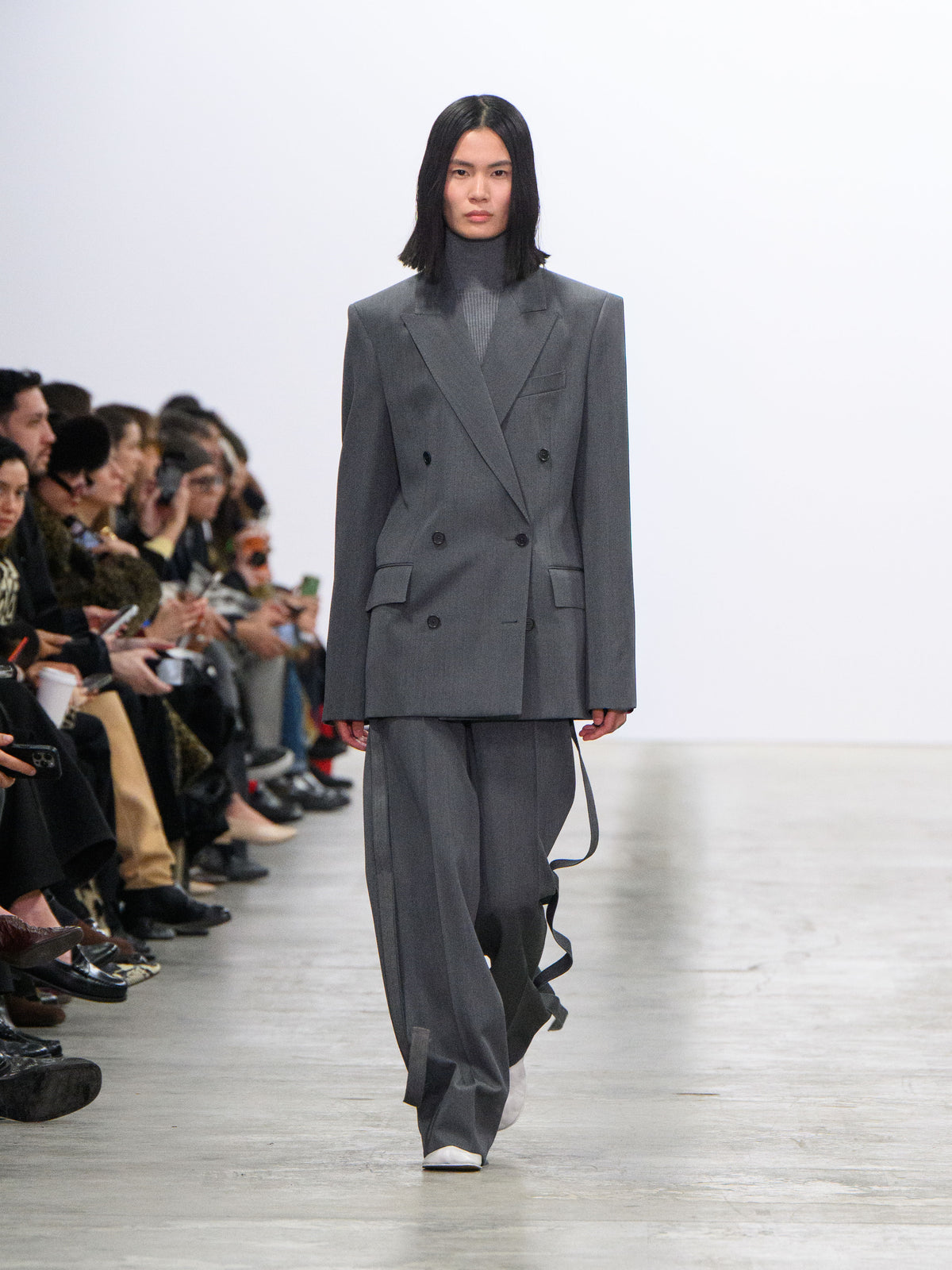 VEGA_GREY_RUNWAY