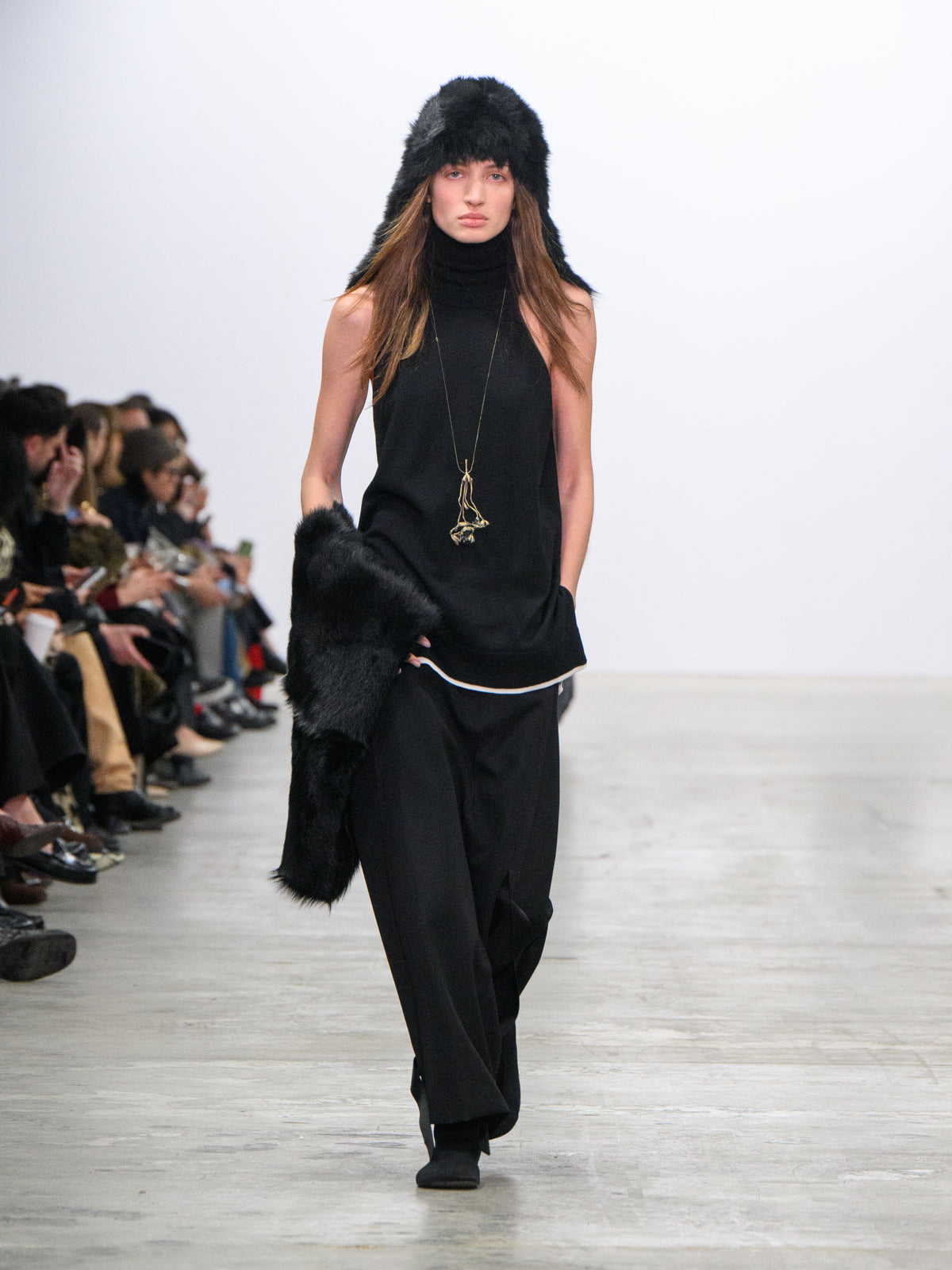 DEVON_BLACK_RUNWAY