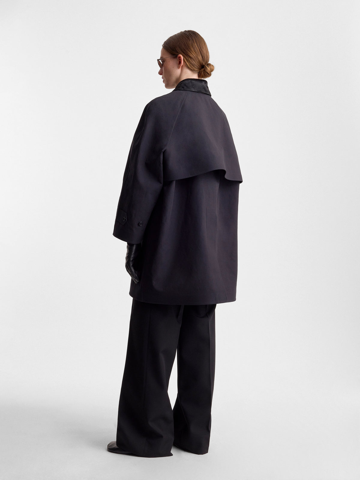AGNES-COAT-IN-BLACK-WITH-CALF-HAIR-COLLAR_FF00803-LI2611-001_BACK
