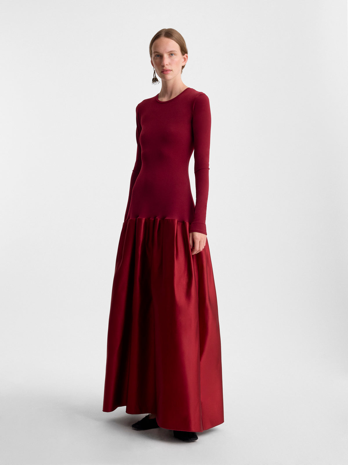 Fforme_FW26_CATRIN.BODYCON.JERSEY.WITH.DUCHESSE.FLARED.SKIRT_DARK.BORDEAUX_FF00615-PL2601-628_MAIN