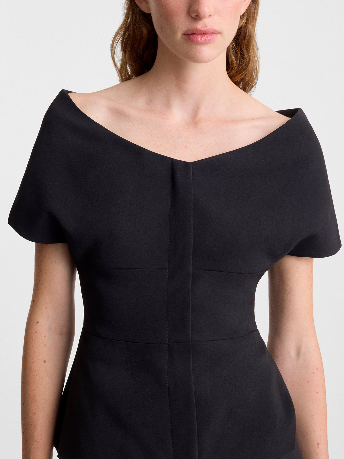 DALIA-TOP-IN-BLACK_FF00751-VI2502-001_DETAIL