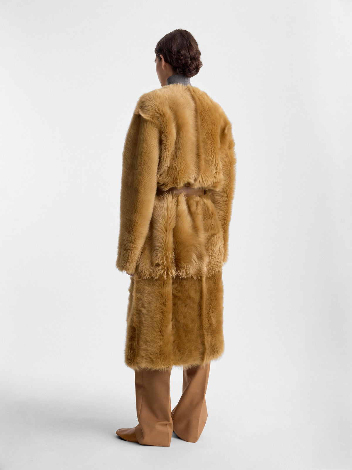 DEMI-COAT-IN-CAMEL-SHEARLING_FF00849-LE2606-215_BACK