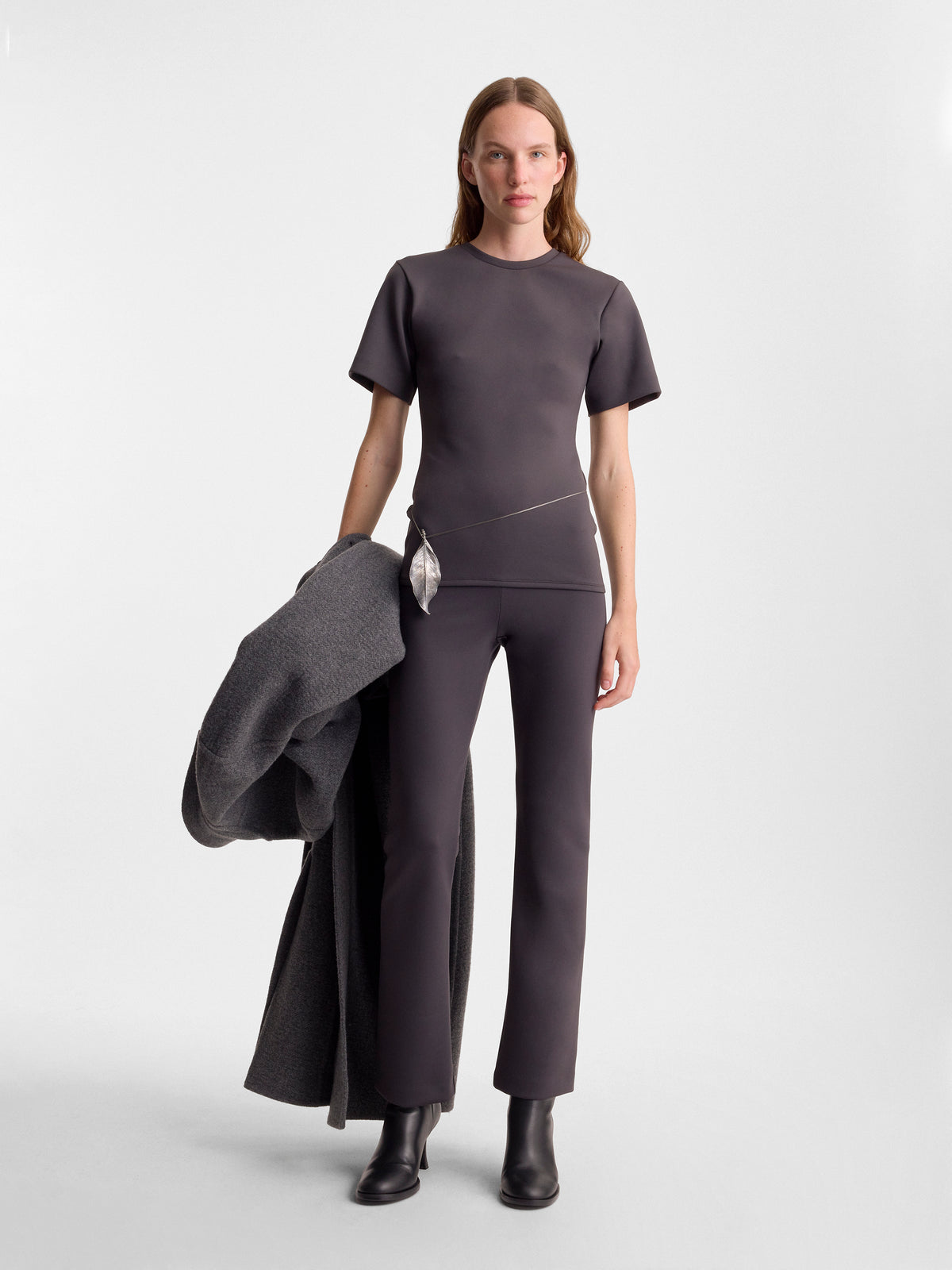 DIONE-PANT-IN-DARK-CHARCOAL_FF00767-PA2501-021_MAIN