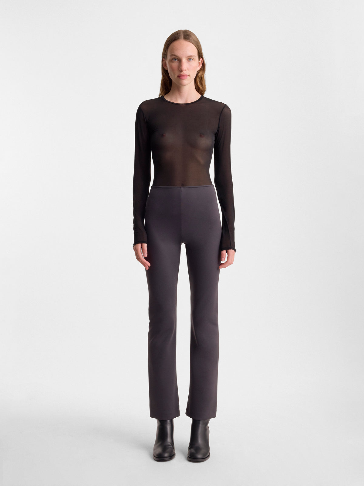DIONE-PANT-IN-DARK-CHARCOAL_FF00767-PA2501-021_FRONT