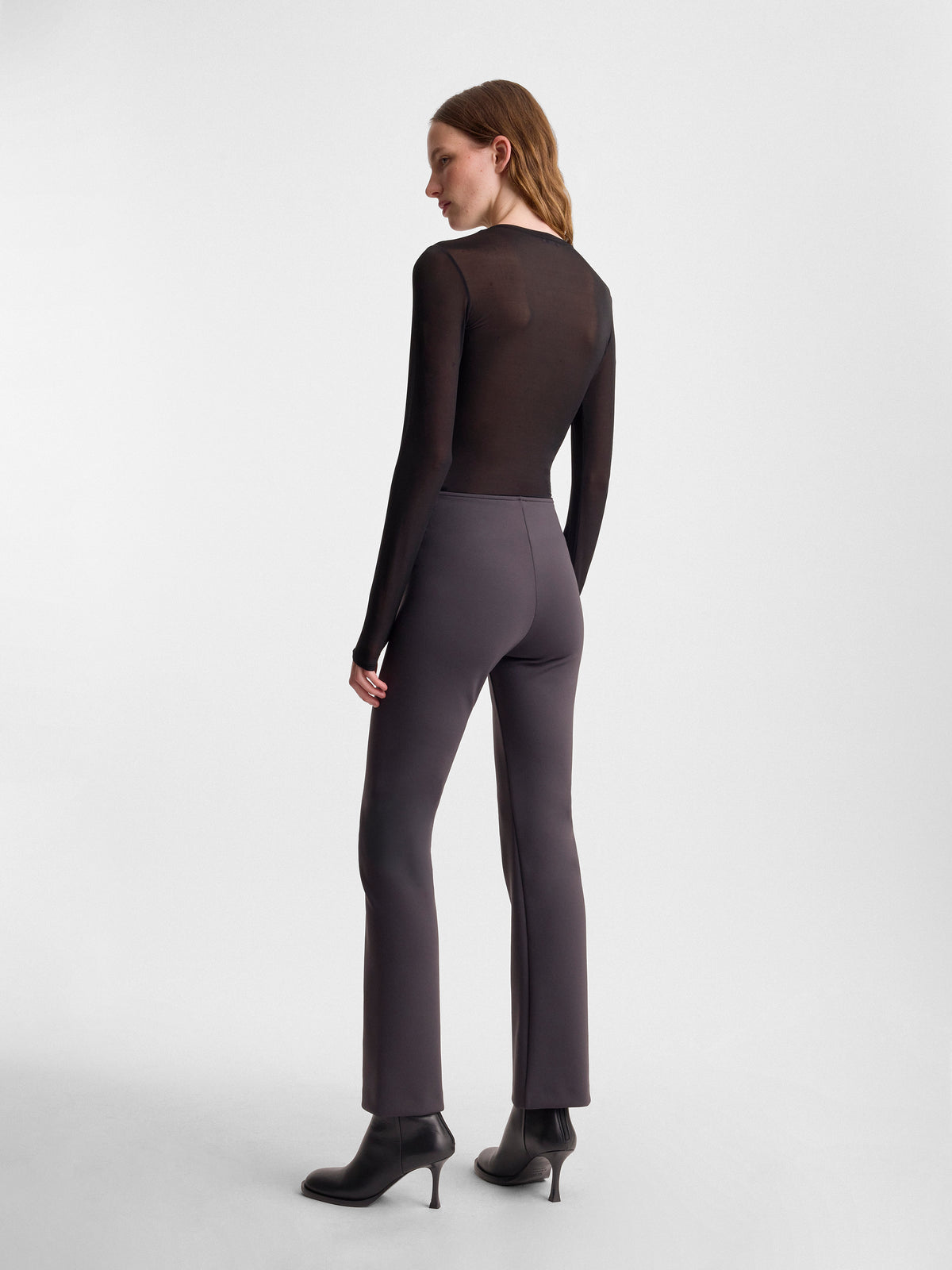 DIONE-PANT-IN-DARK-CHARCOAL_FF00767-PA2501-021_BACK