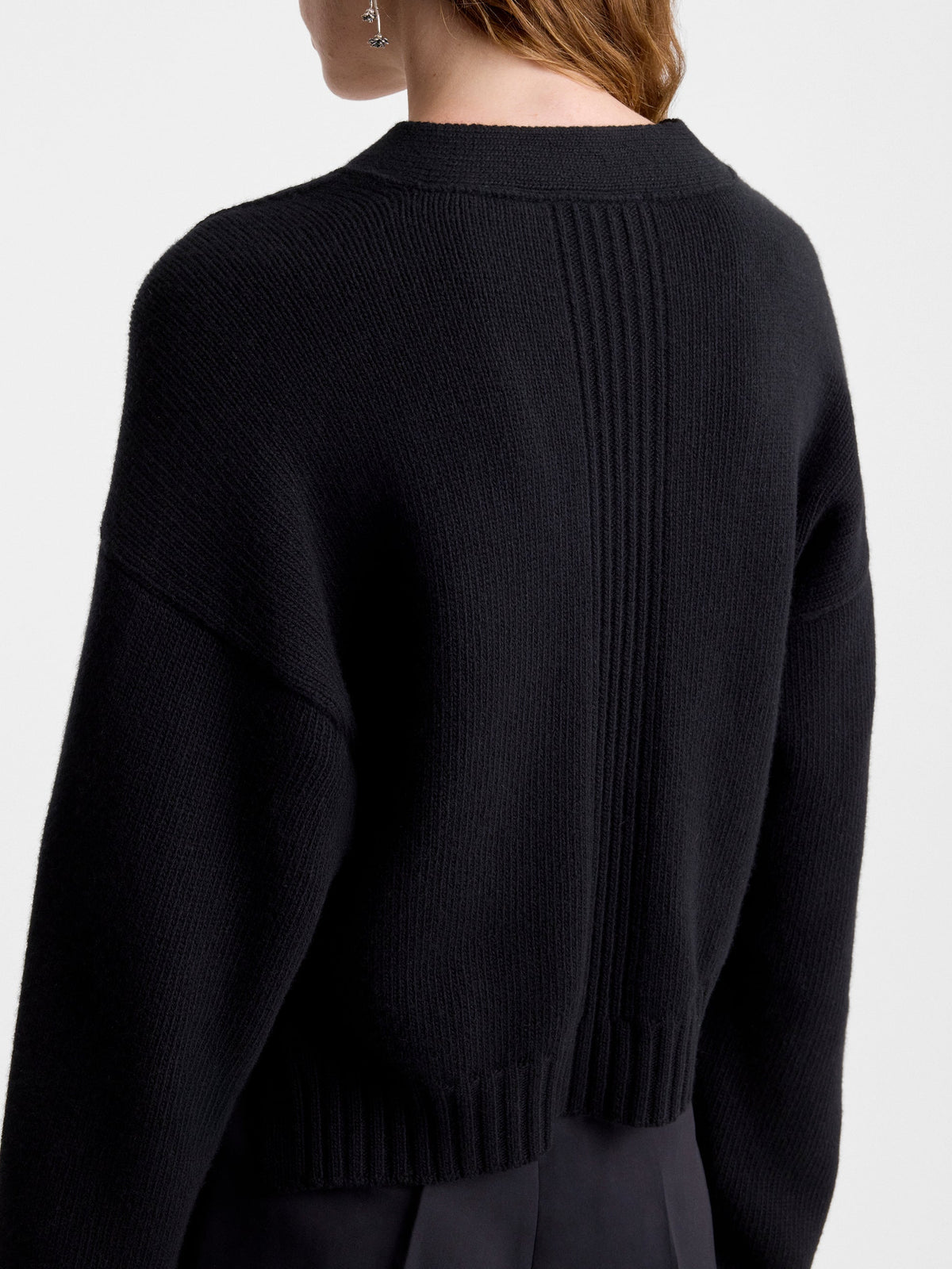 ENIKA-CARDIGAN-IN-BLACK_FF00816-KN2526-001_DETAIL_1