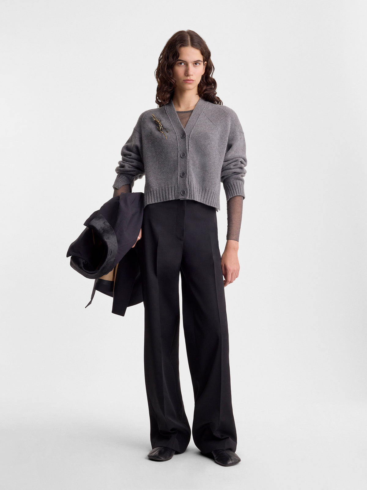 ENIKA-CARDIGAN-IN-GREY_FF00816-KN2526-079_STYLED