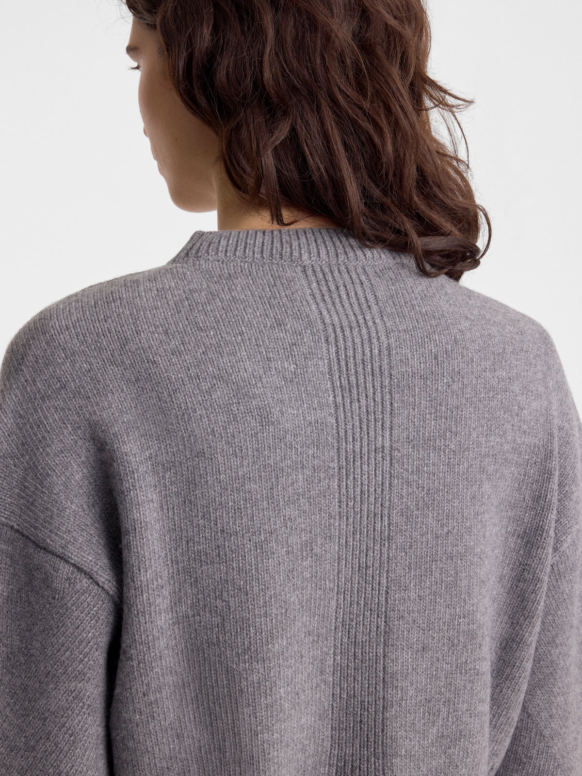 MARCELA-SWEATER-IN-GREY_FF00817-KN2526-079_DETAIL_1