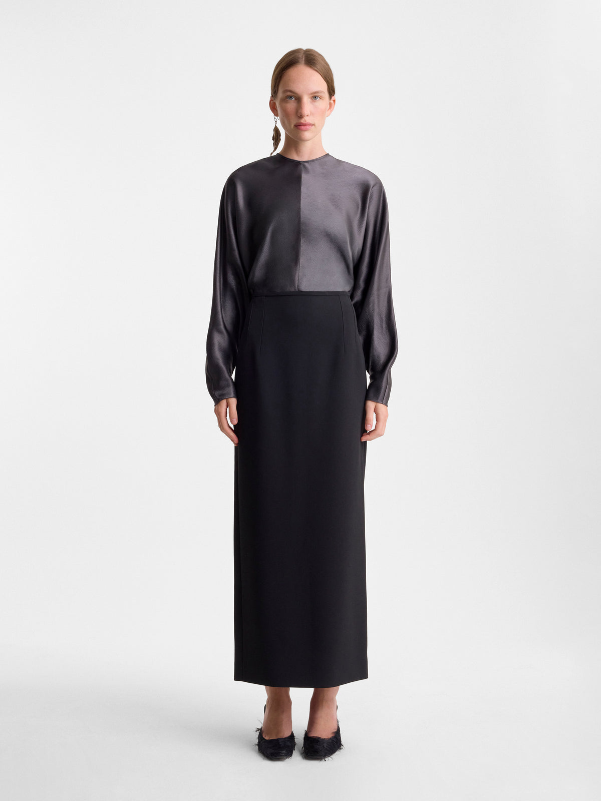 MENA-SKIRT-IN-BLACK_FF00752-VI2502-001_FRONT