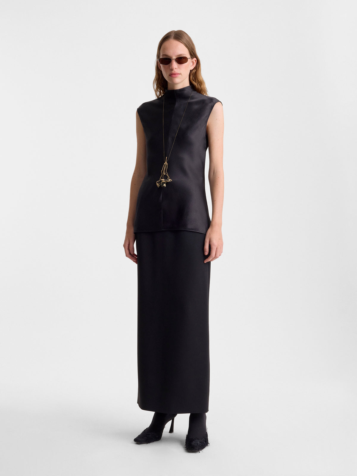 RHEA-TOP-IN-BLACK_FF00809-VI2514-001_STYLED