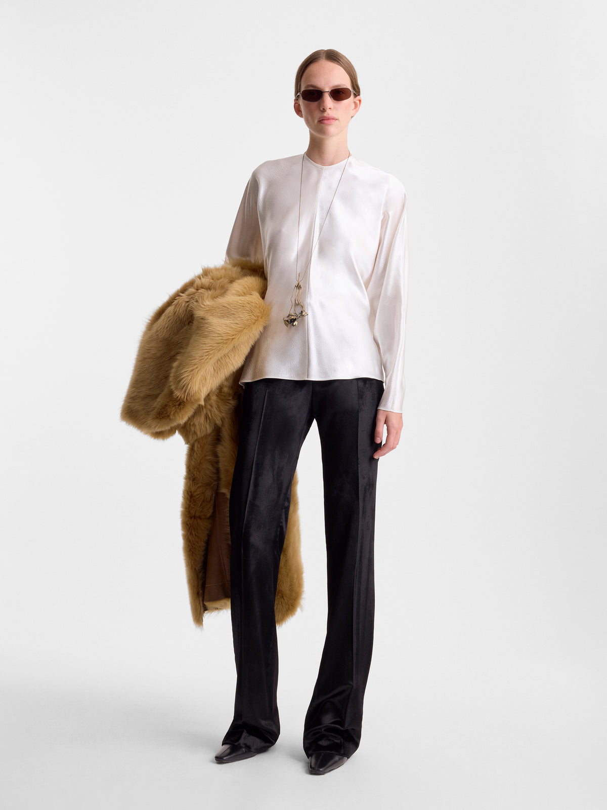 SYLVIE-TOP-IN-CREAM_FF00808-VI2514-281_STYLED