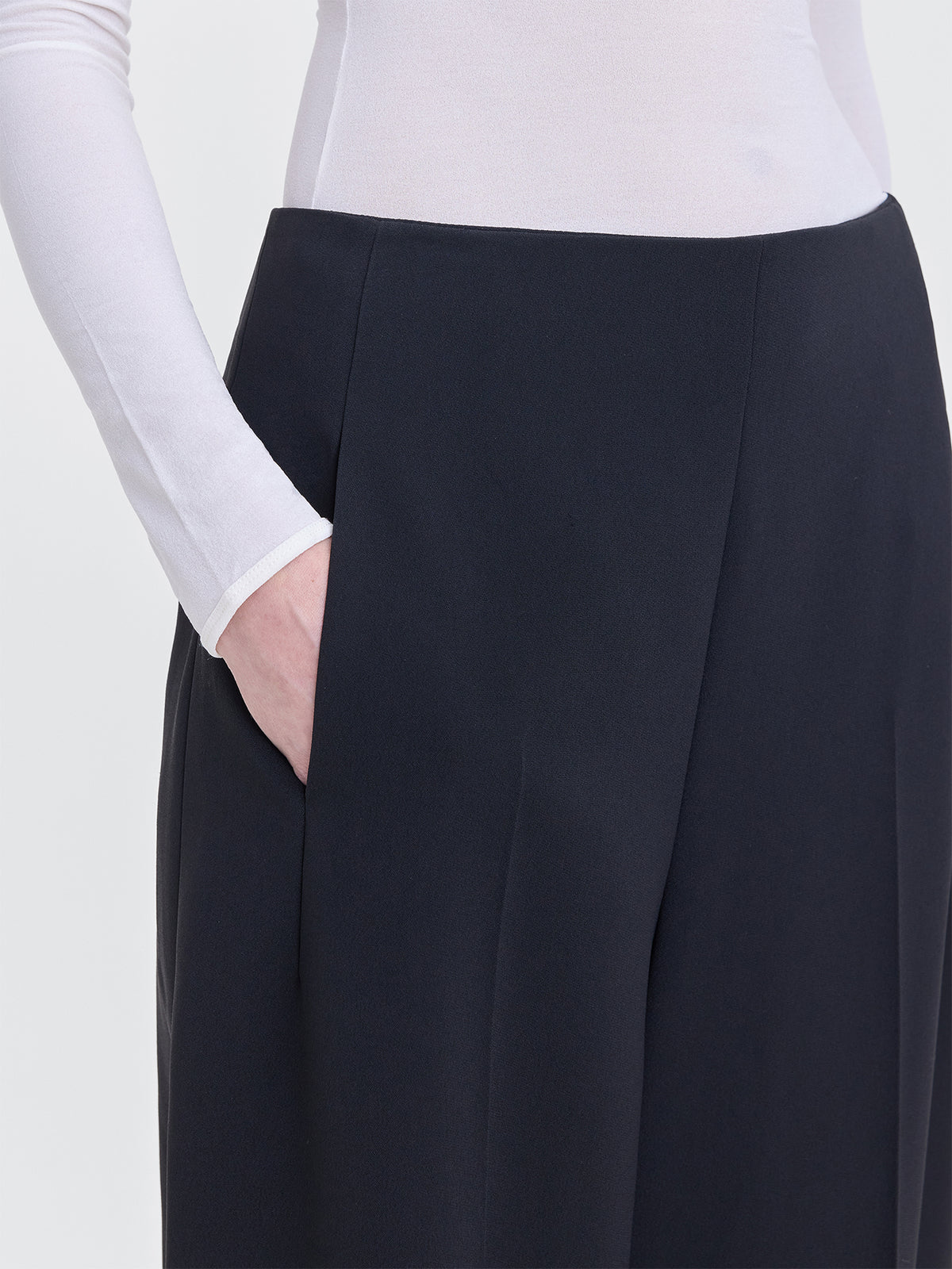 Fforme_PF26_FF00607-VI2502-001_YVETTE.TROUSER_BLACK_DETAIL