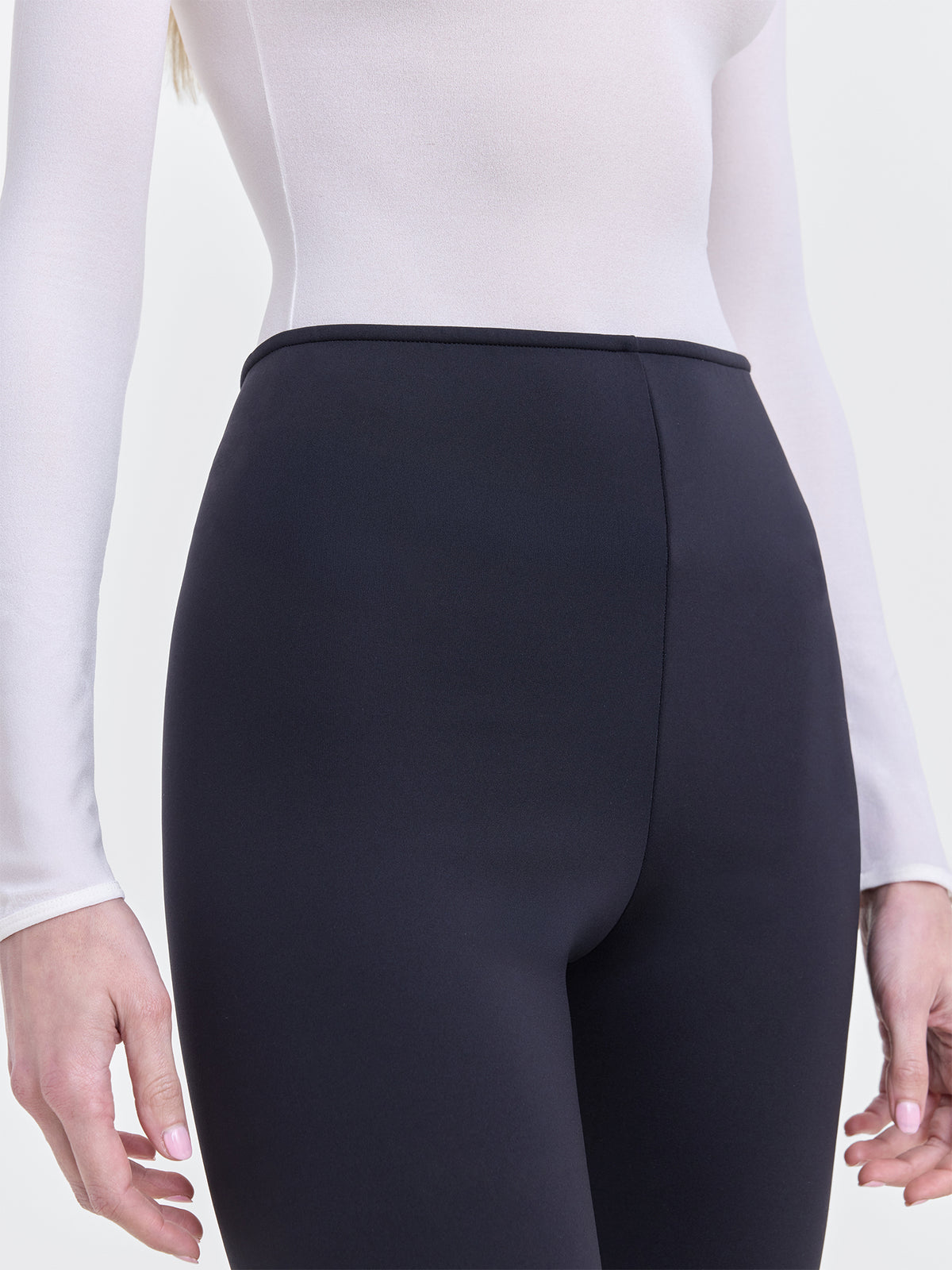 Fforme_PF26_FF00631-PA2501-001_ALINE.SCUBA.STRAIGHT.LEG.TROUSERS_BLACK_DETAIL