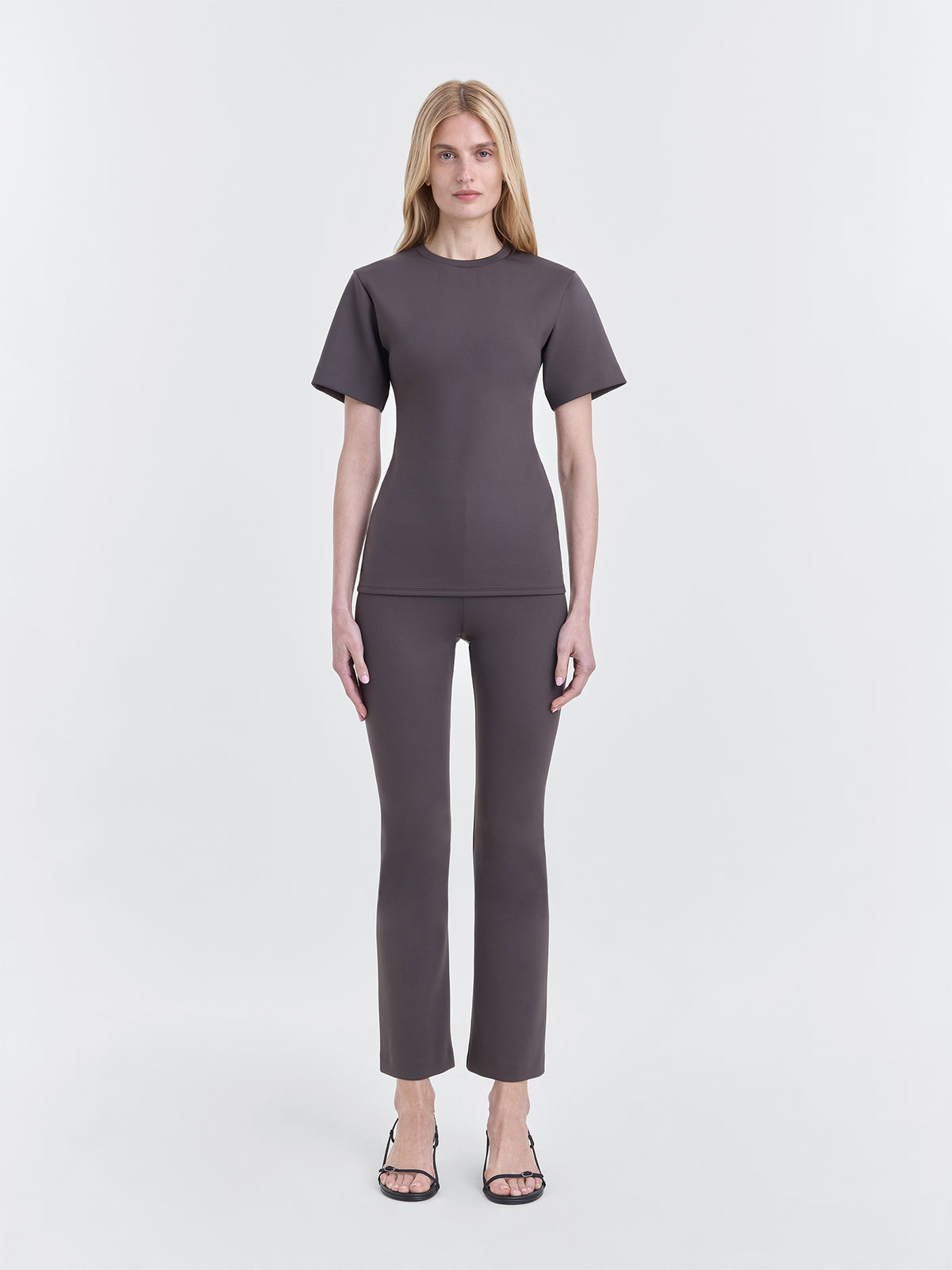 Fforme_PF26_FF00633-PA2501-905_ROMI.SCUBA.T-SHIRT_MILITARY.BROWN_FRONT