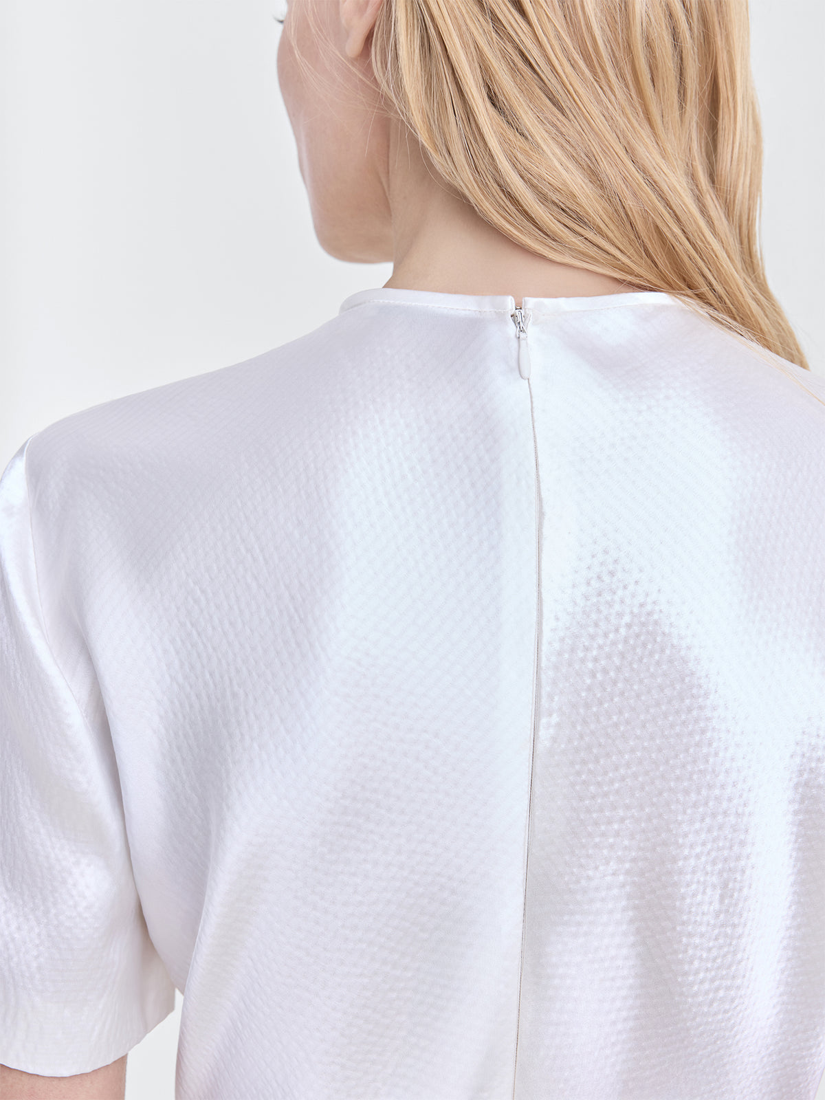 Fforme_PF26_FF00783-VI2514-281_AKRITI.SHORT.SLEEVE.BIAS.CUT.DRESS_CREAM_DETAIL