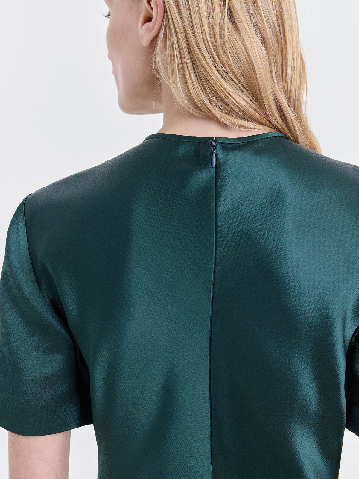 Fforme_PF26_FF00783-VI2514-343_AKRITI.SHORT.SLEEVE.BIAS.CUT.DRESS_EVERGREEN_DETAIL_1