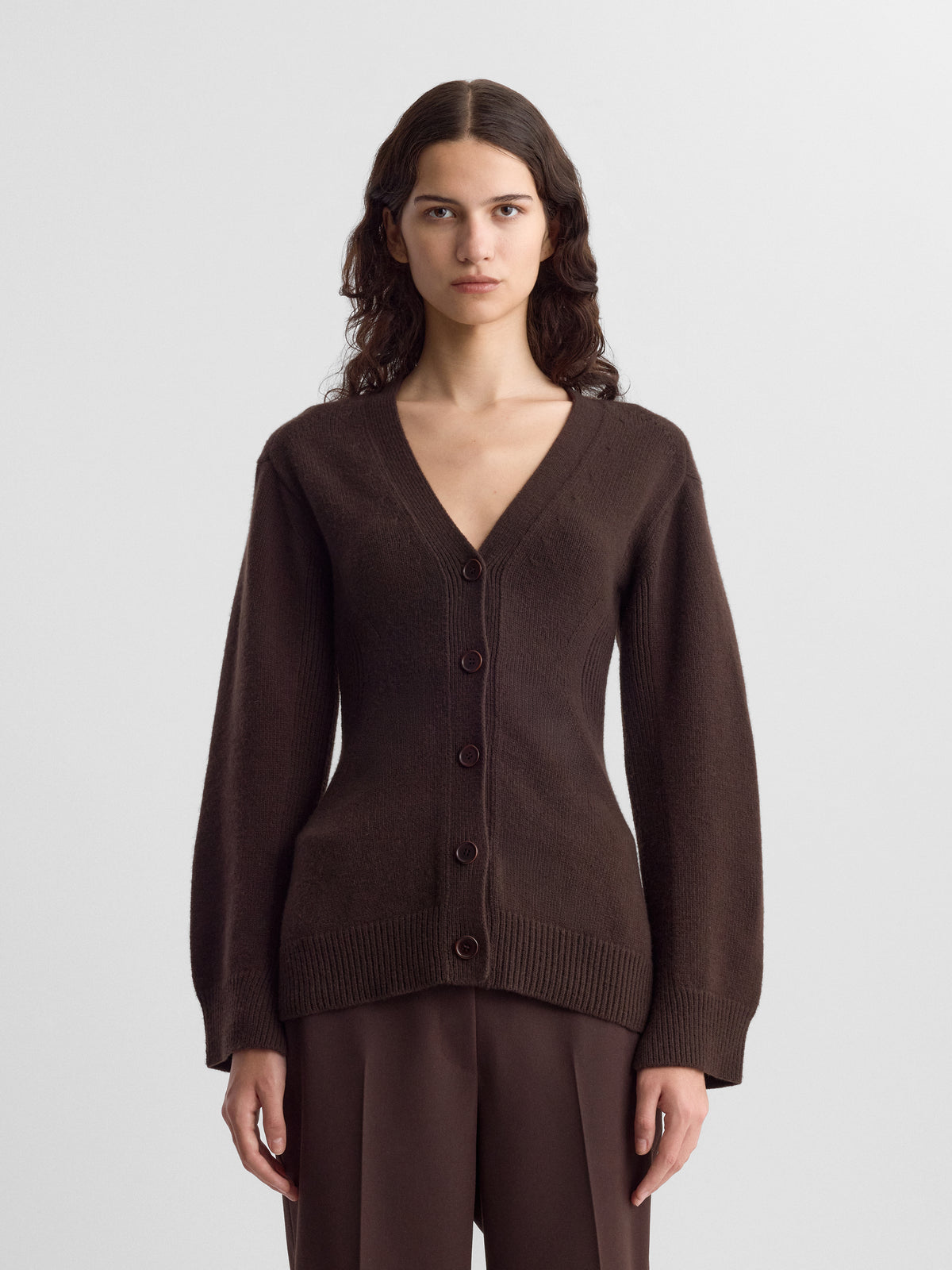 KIRA_CARDIGAN_BITTER_CHOCOLATE_FF00882-KN2526-246_FRONT