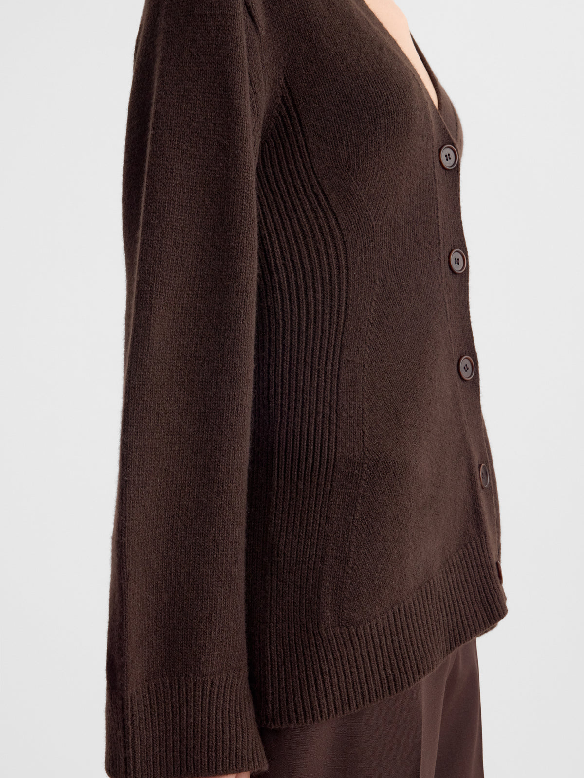 KIRA_CARDIGAN_BITTER_CHOCOLATE_FF00882-KN2526-246_DETAIL_1
