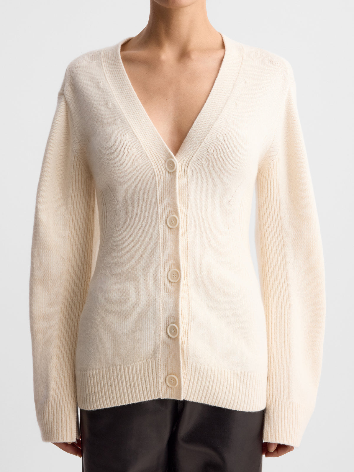 KIRA_CARDIGAN_CREAM_FF00882-KN2526-281_DETAIL_1