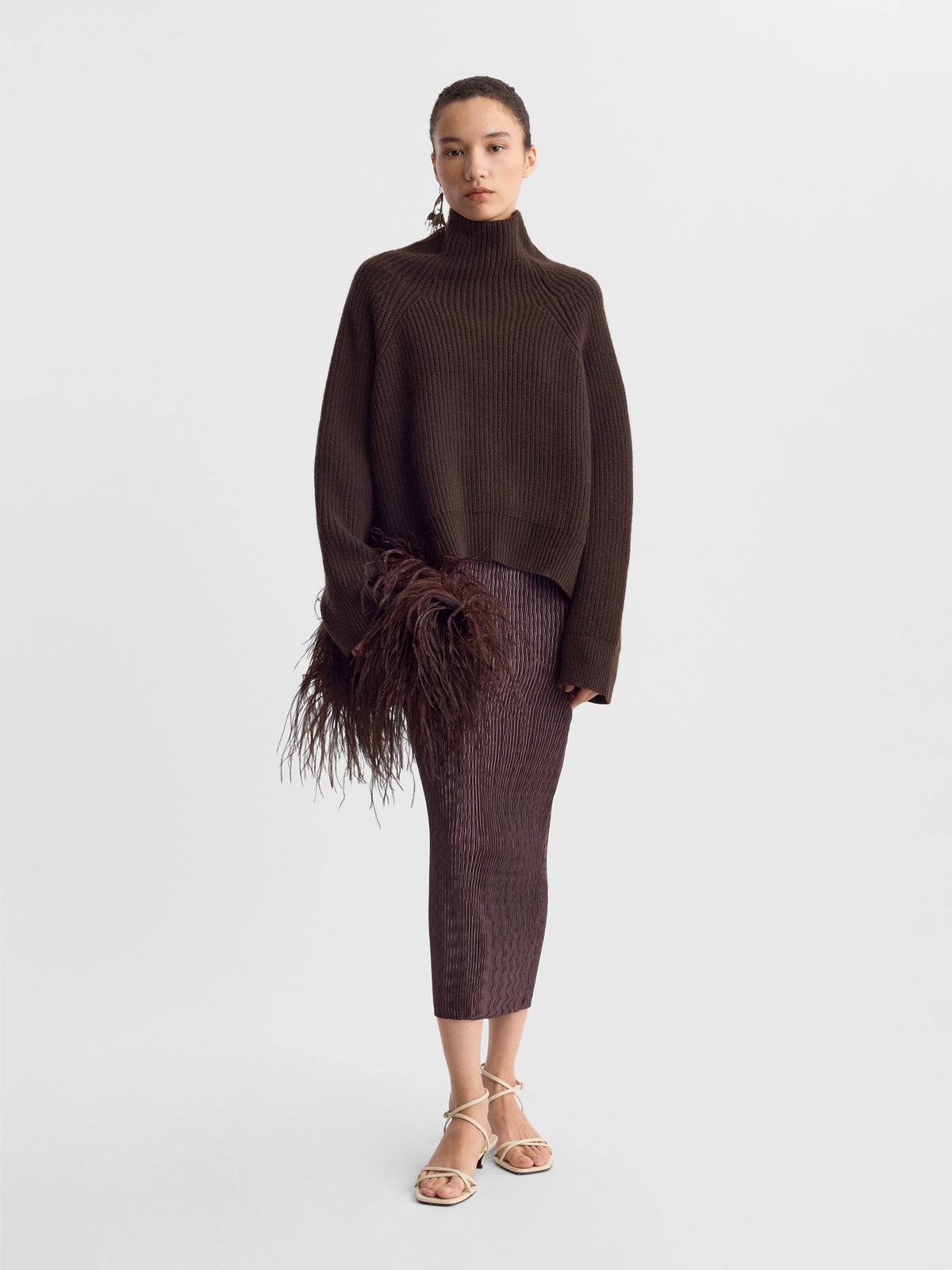 LAICA_SWEATER_BITTER_CHOCOLATE_FF00883-KN2526-246_MAIN