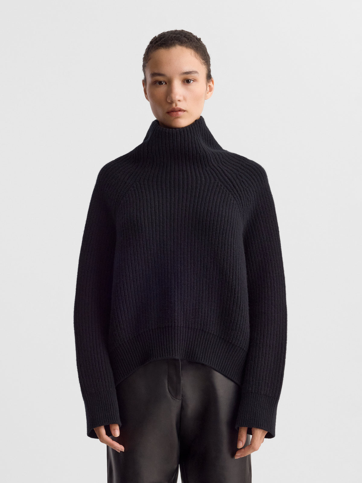 LAICA_SWEATER_BLACK_FF00883-KN2526-001_FRONT