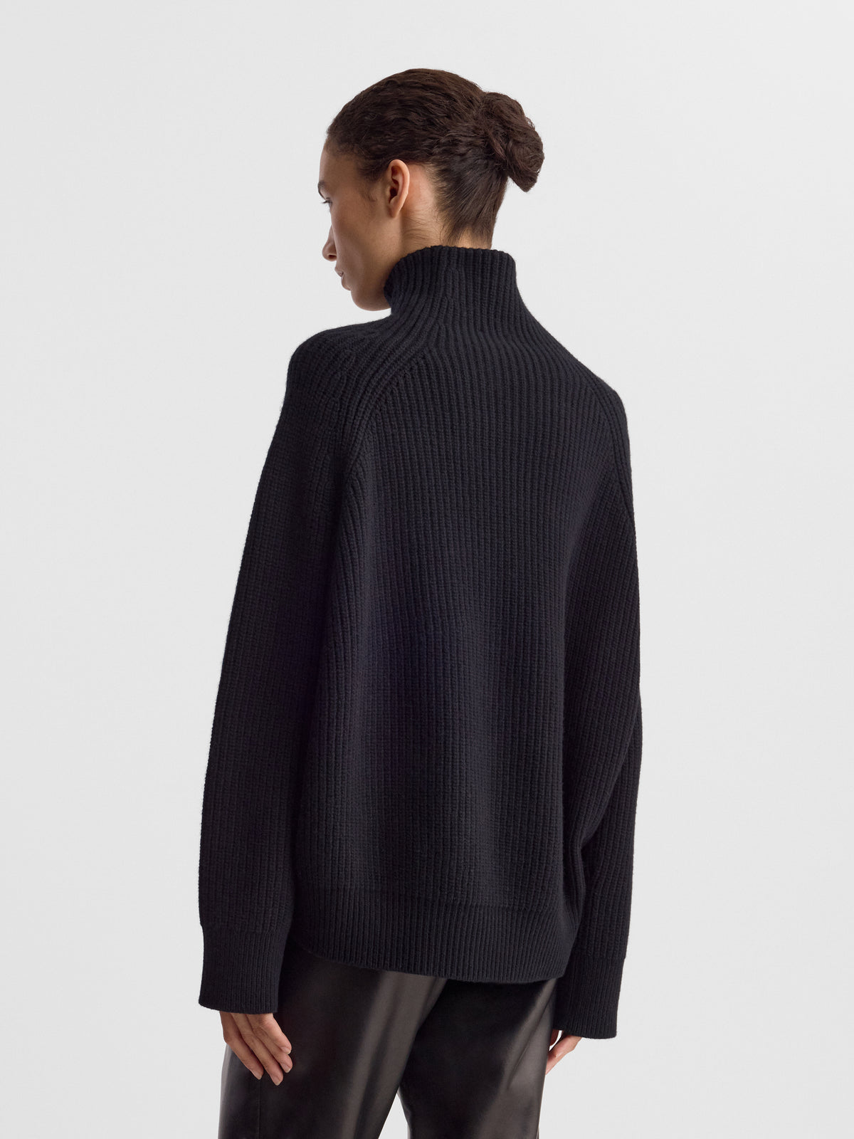 LAICA_SWEATER_BLACK_FF00883-KN2526-001_BACK
