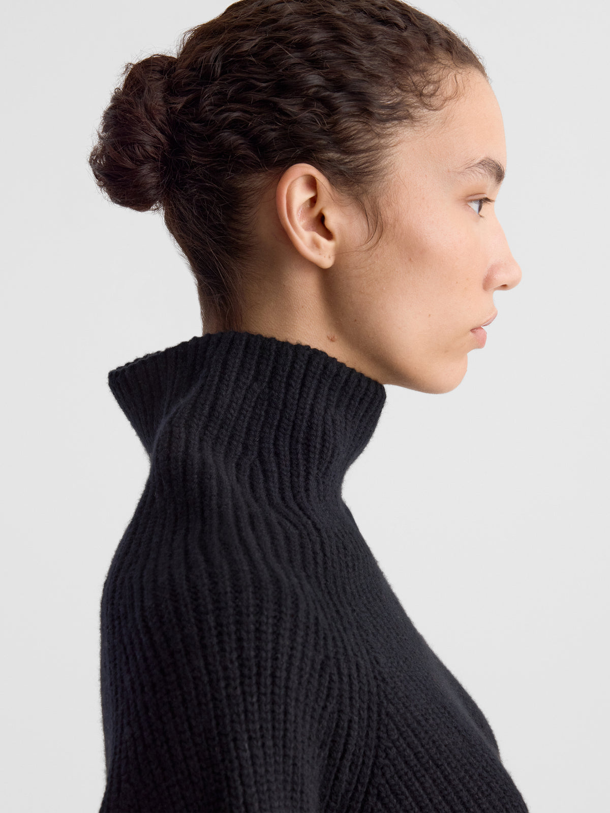 LAICA_SWEATER_BLACK_FF00883-KN2526-001_MAIN