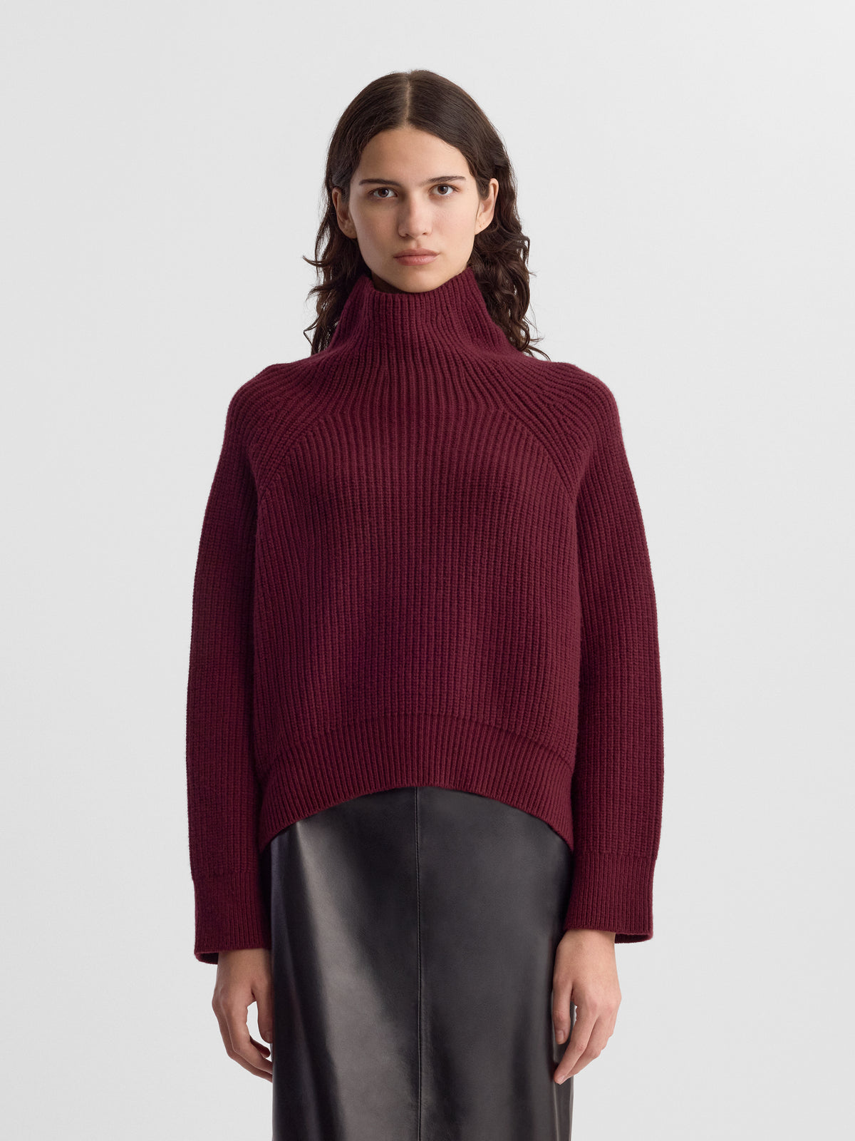 LAICA_SWEATER_BLOOD_RED_FF00883-KN2526-604_FRONT