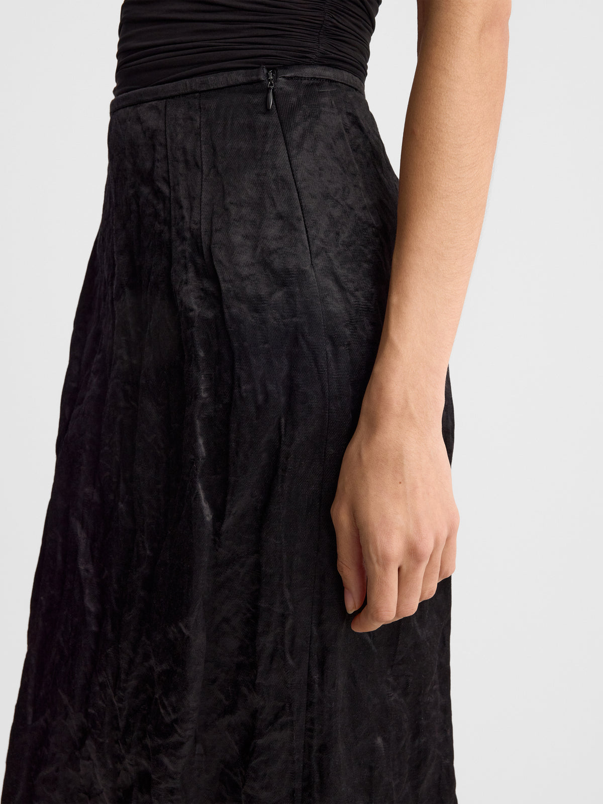 MENA_SKIRT_BLACK_CRINKLED_COTTON_FF00752-CO2516-001_DETAIL_1