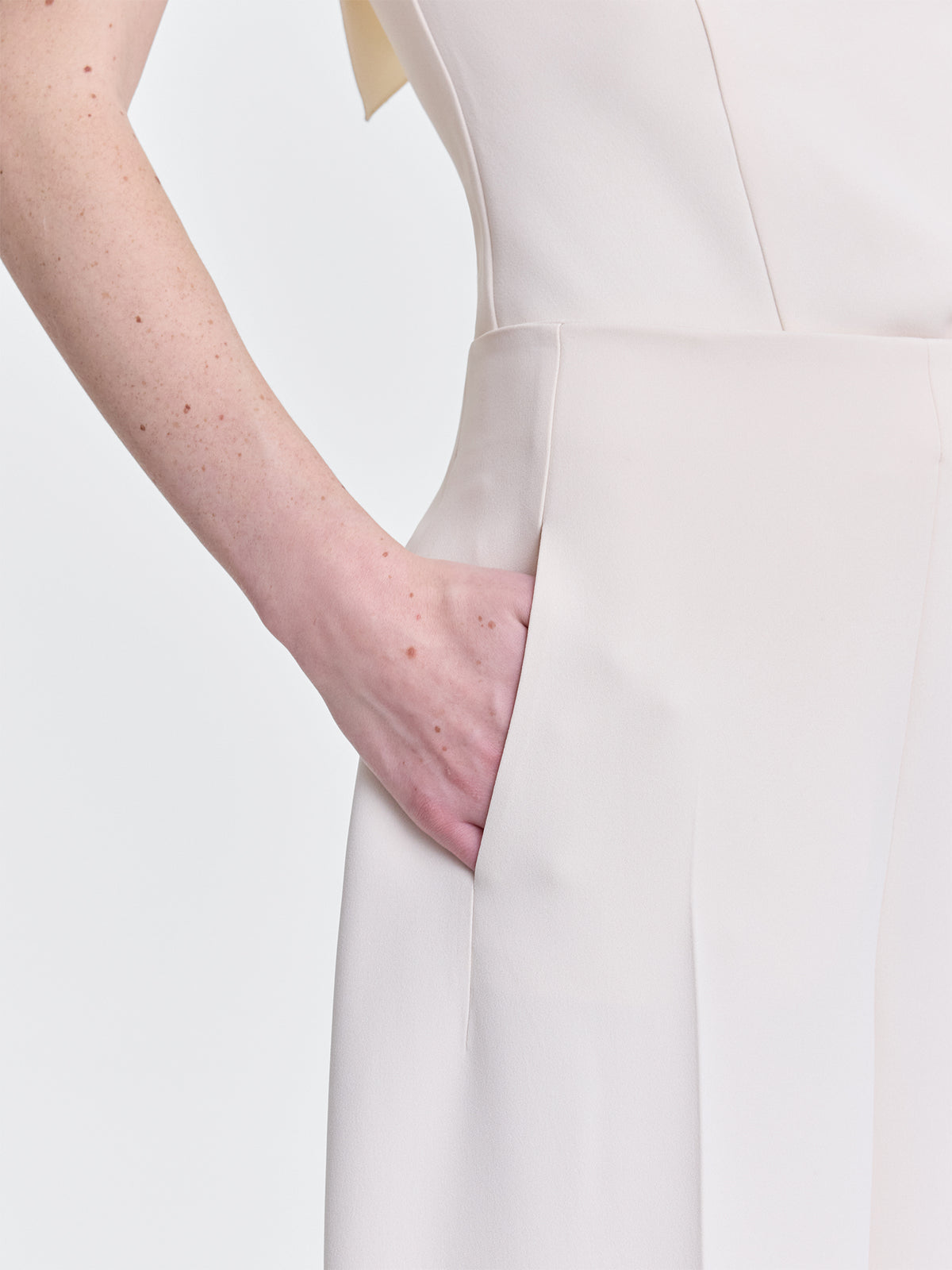 LAVINIAASYMMETRICONESHOULDERTOP_CREAM_DETAIL
