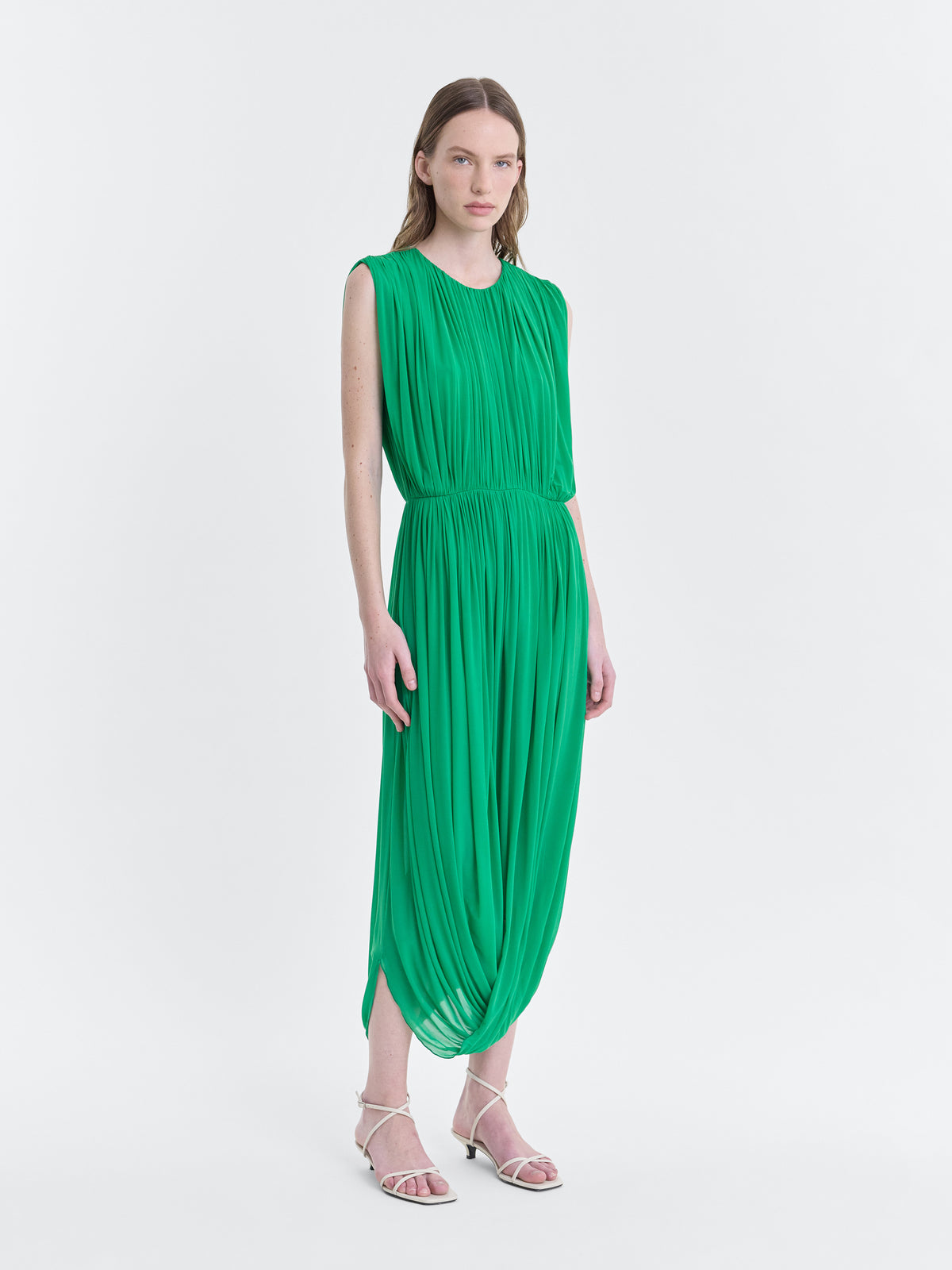 LEONORA_GRASS-GREEN_MAIN