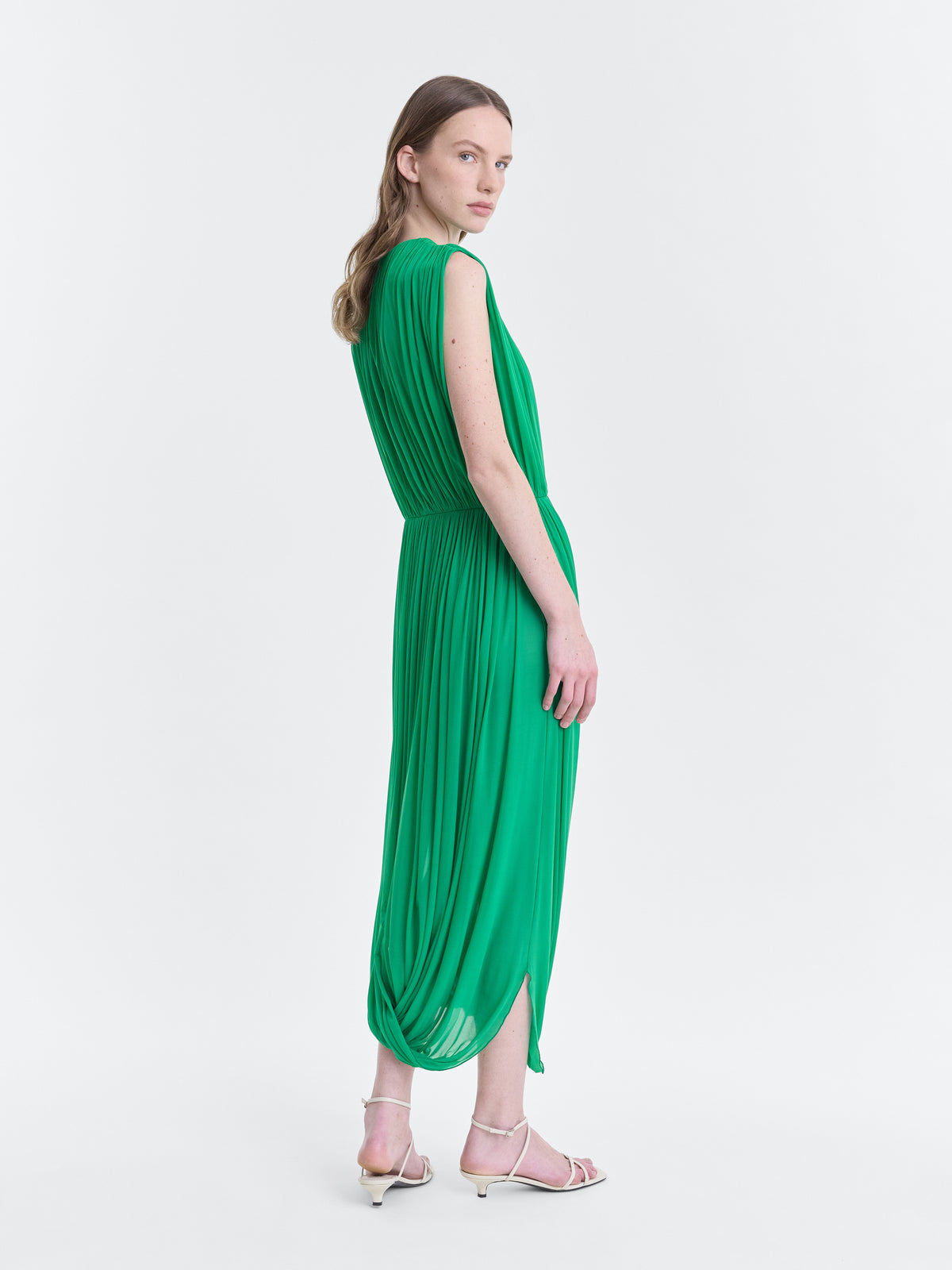LEONORA_GRASS-GREEN_QUARTER-BACK