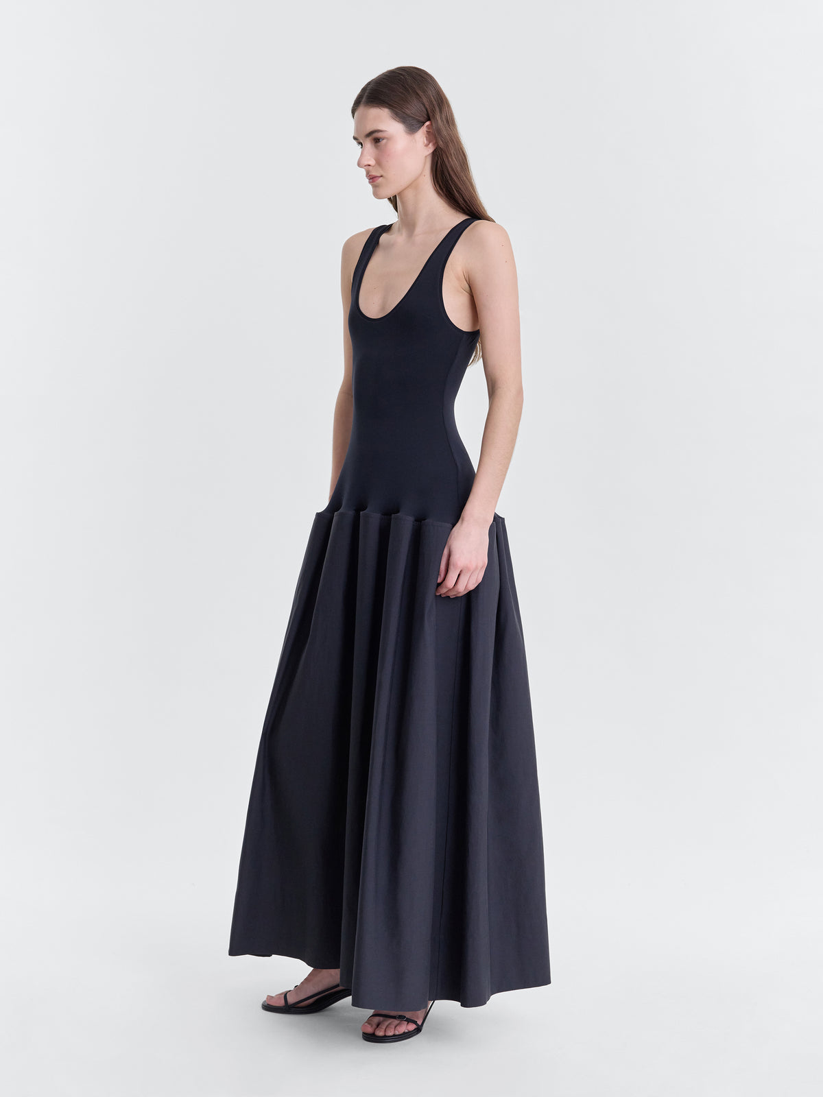 MARINA_BLACK_PROFILE