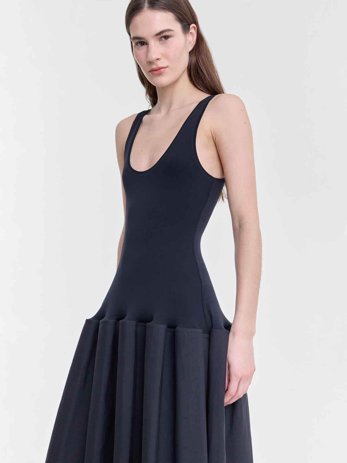 MARINA_BLACK_DETAIL