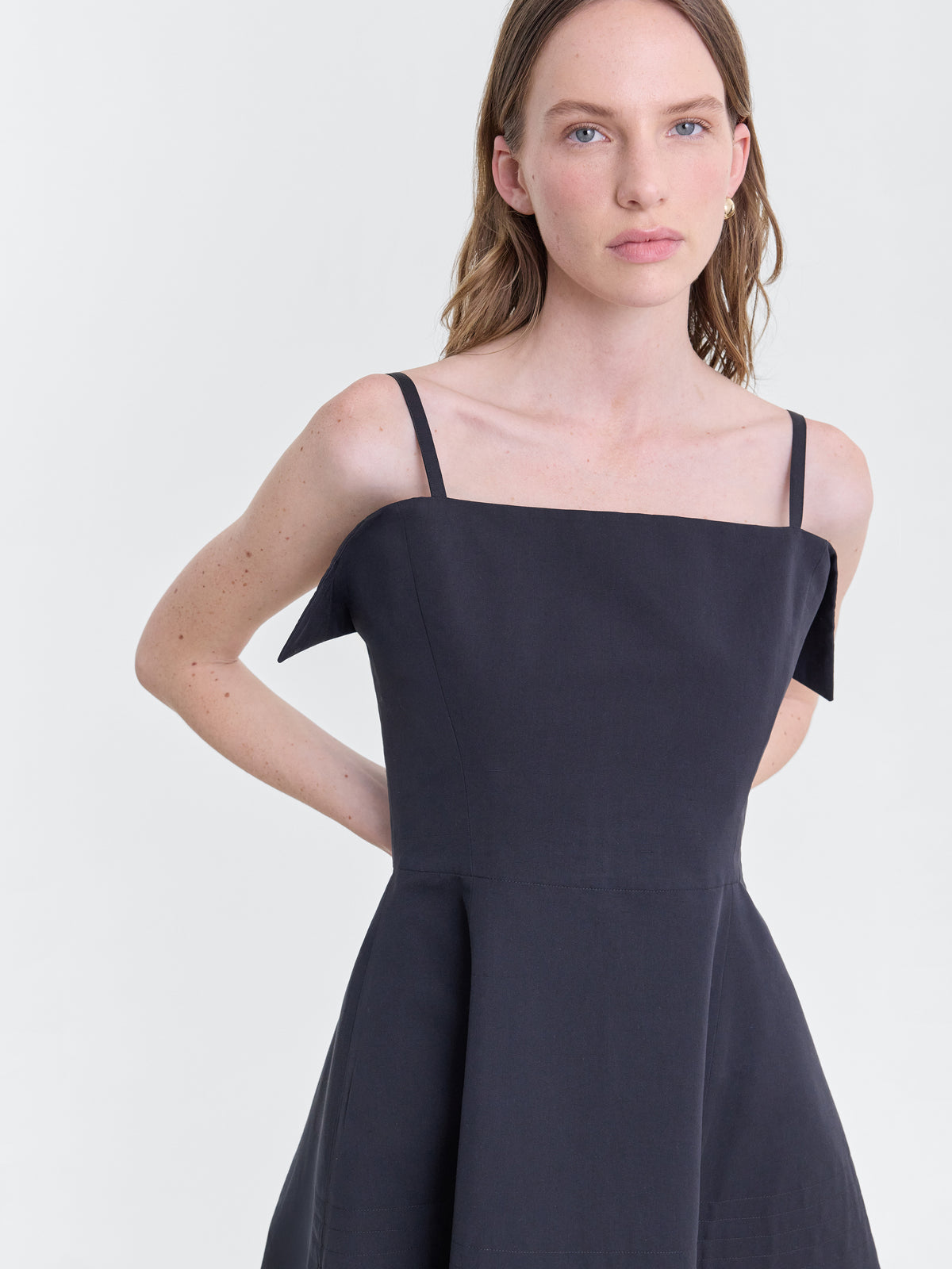 NENEH_BLACK_DETAIL