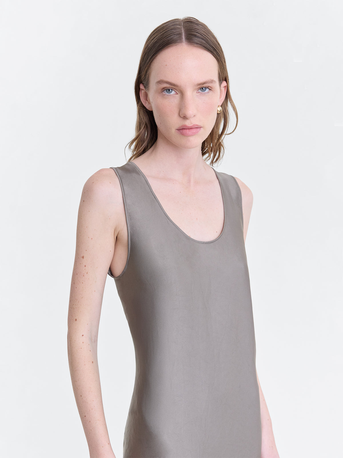 SIGNYSEAMLESSSATINTANKDRESS_GREY_DETAIL